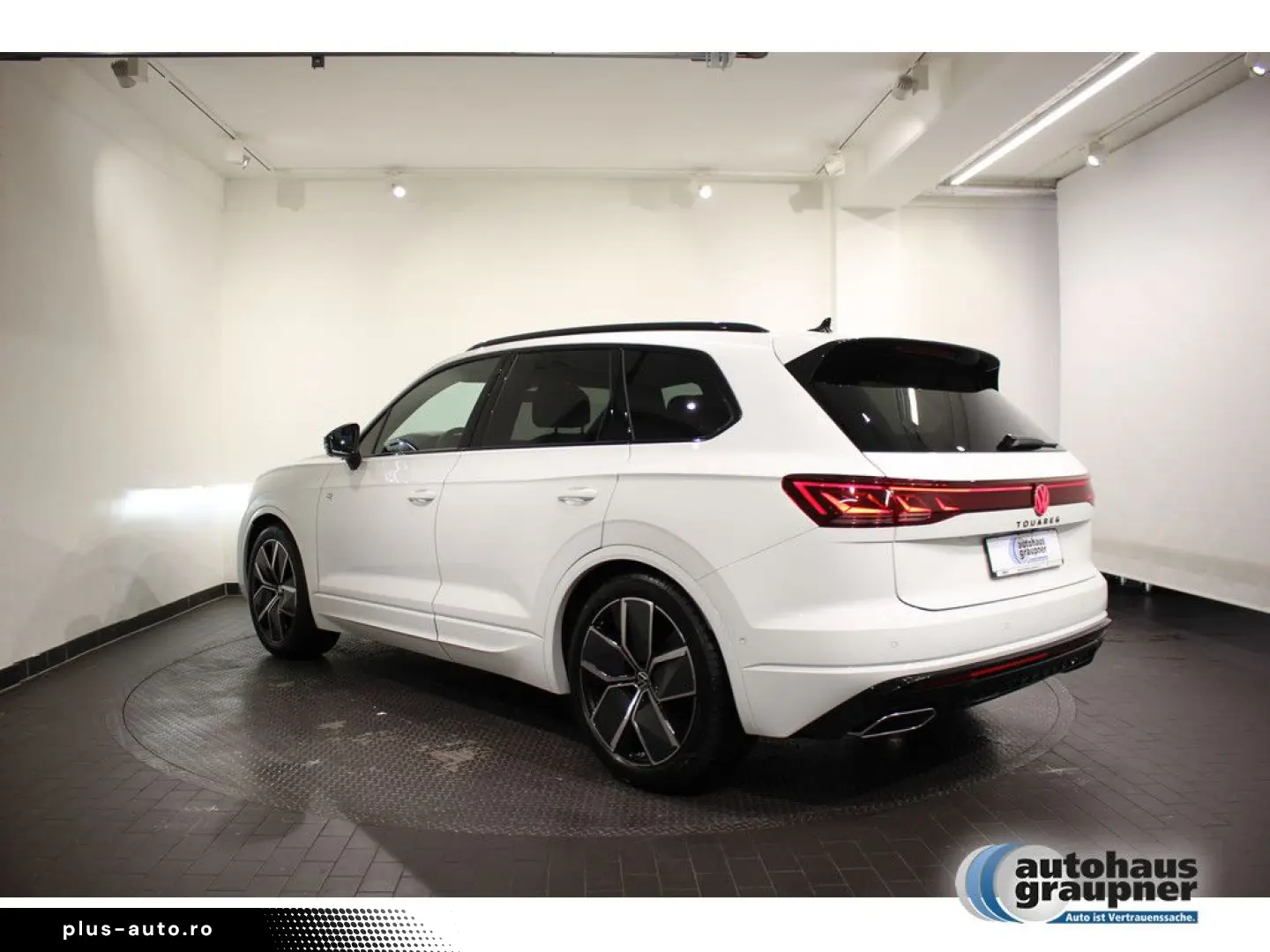 VW Touareg 3.0 TDI 4MOTION Tiptronic R-Line PANO