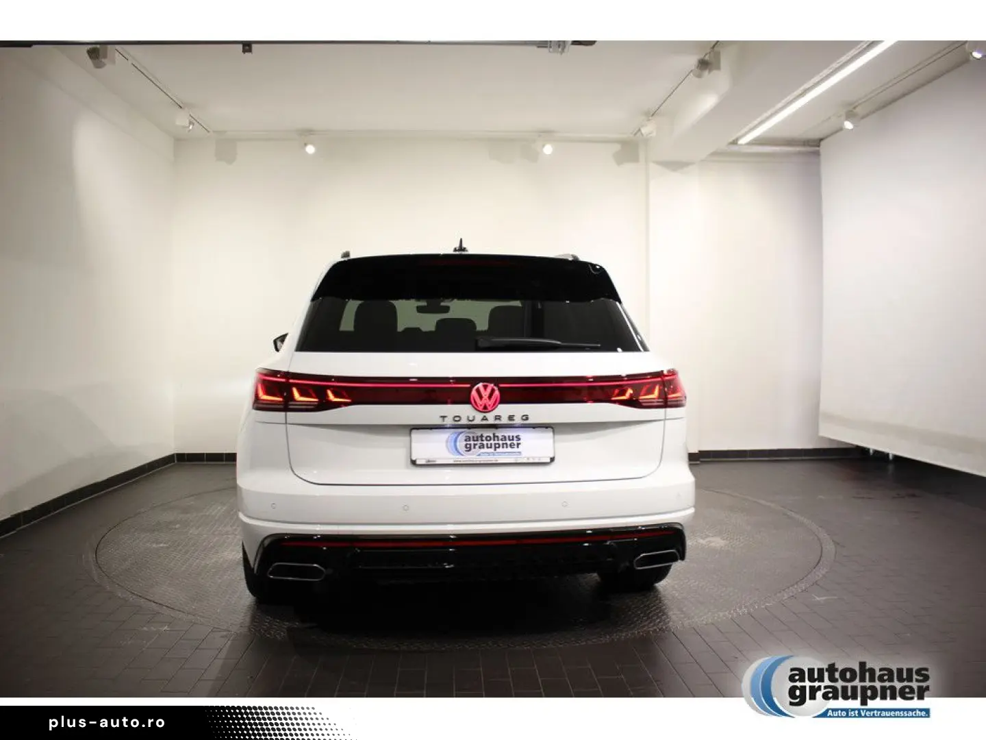 VW Touareg 3.0 TDI 4MOTION Tiptronic R-Line PANO