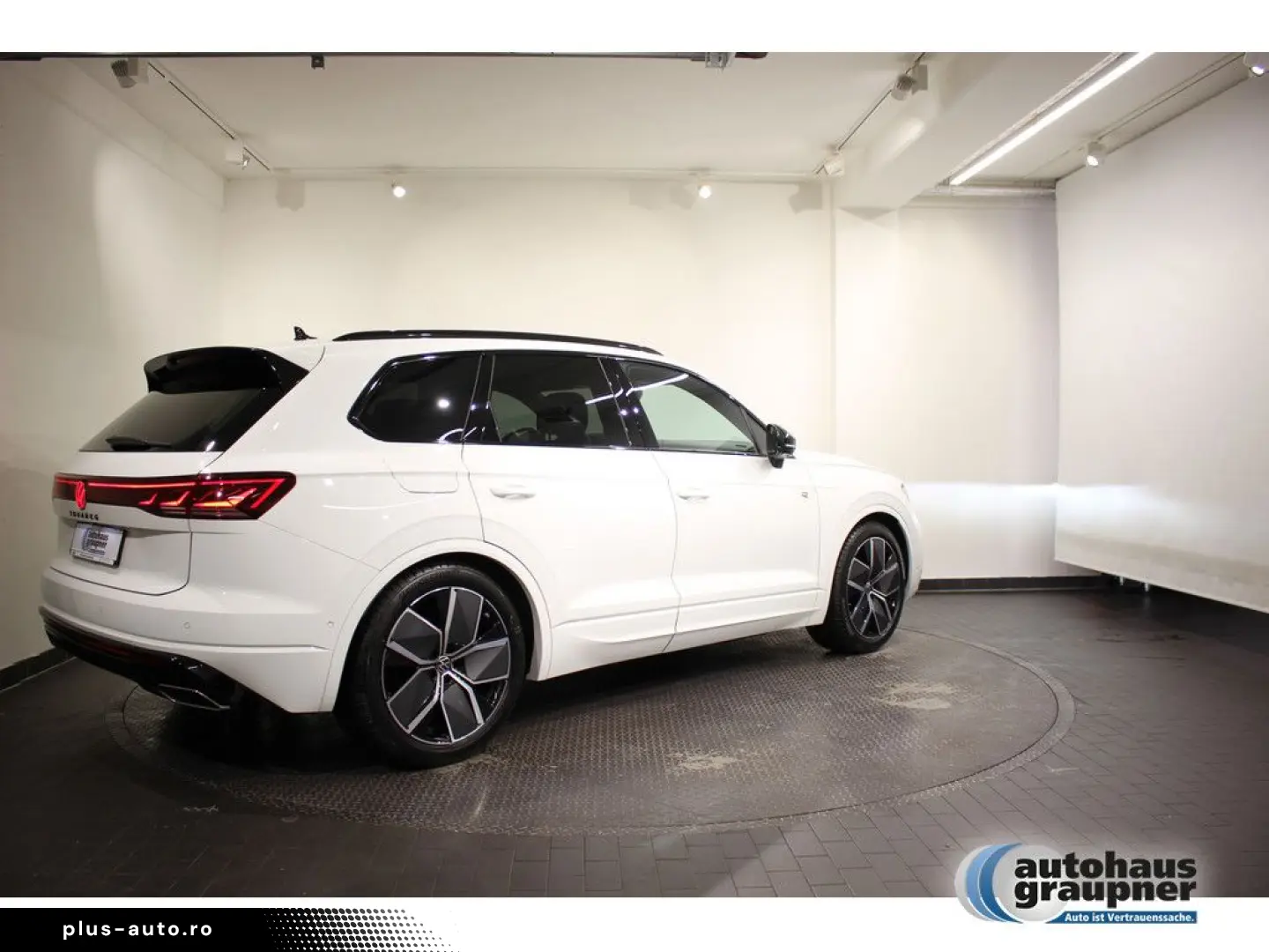 VW Touareg 3.0 TDI 4MOTION Tiptronic R-Line PANO