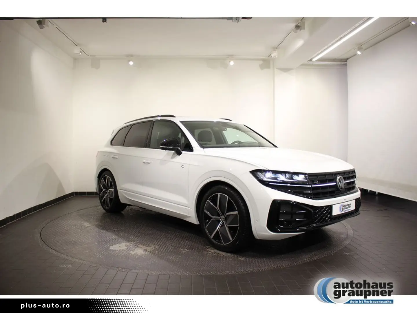 VW Touareg 3.0 TDI 4MOTION Tiptronic R-Line PANO