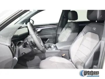 VW Touareg 3.0 TDI 4MOTION Tiptronic R-Line PANO