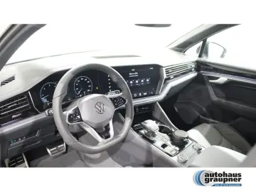 VW Touareg 3.0 TDI 4MOTION Tiptronic R-Line PANO