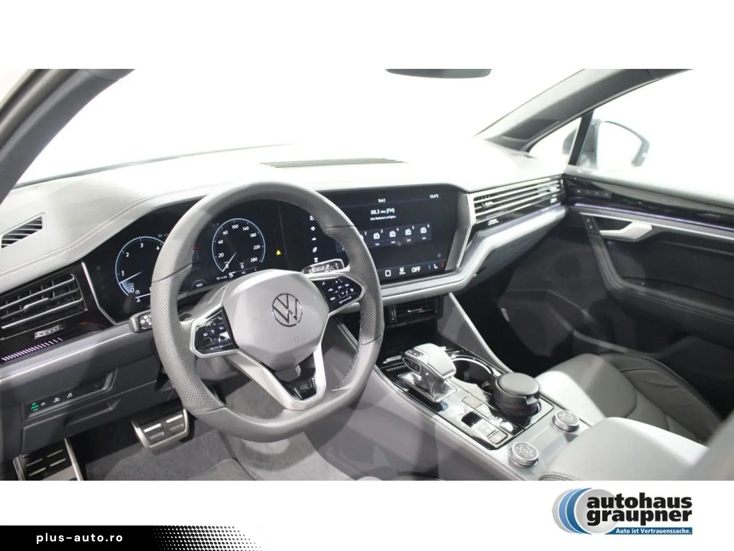 VW Touareg 3.0 TDI 4MOTION Tiptronic R-Line PANO