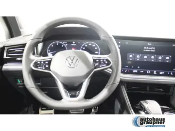 VW Touareg 3.0 TDI 4MOTION Tiptronic R-Line PANO