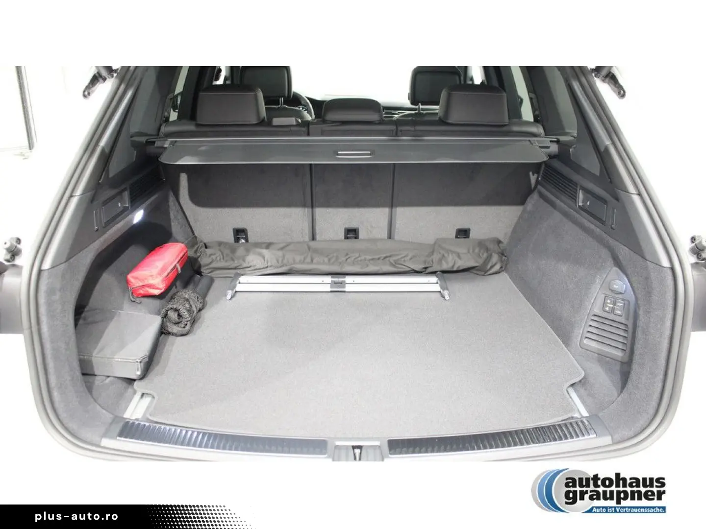 VW Touareg 3.0 TDI 4MOTION Tiptronic R-Line PANO
