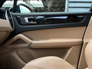 PORSCHE Cayenne E-Hybrid Luftfederung BOSE PDCC Sportabg