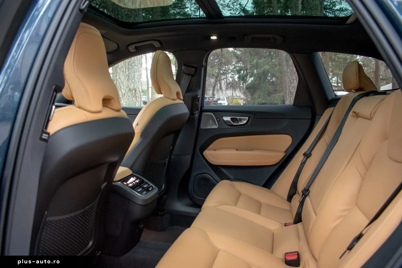 VOLVO XC60 B4 Ultimate DARK B&W Massage 4C FULLOPT