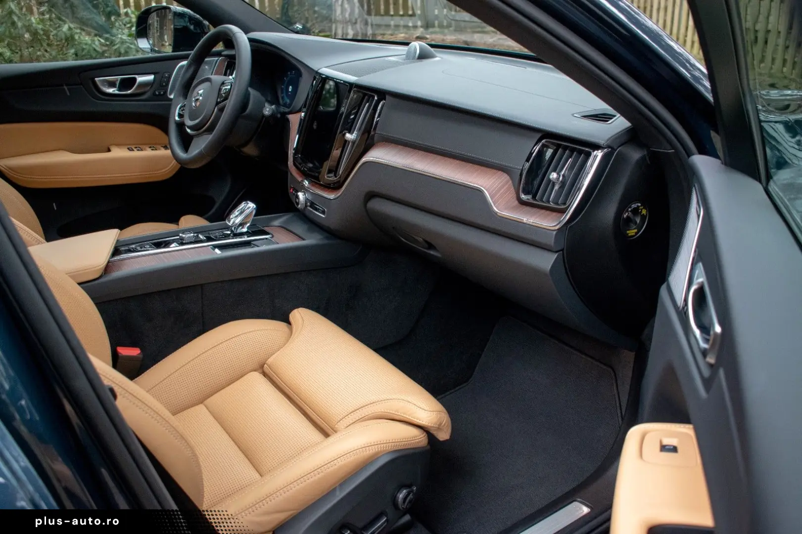 VOLVO XC60 B4 Ultimate DARK B&W Massage 4C FULLOPT