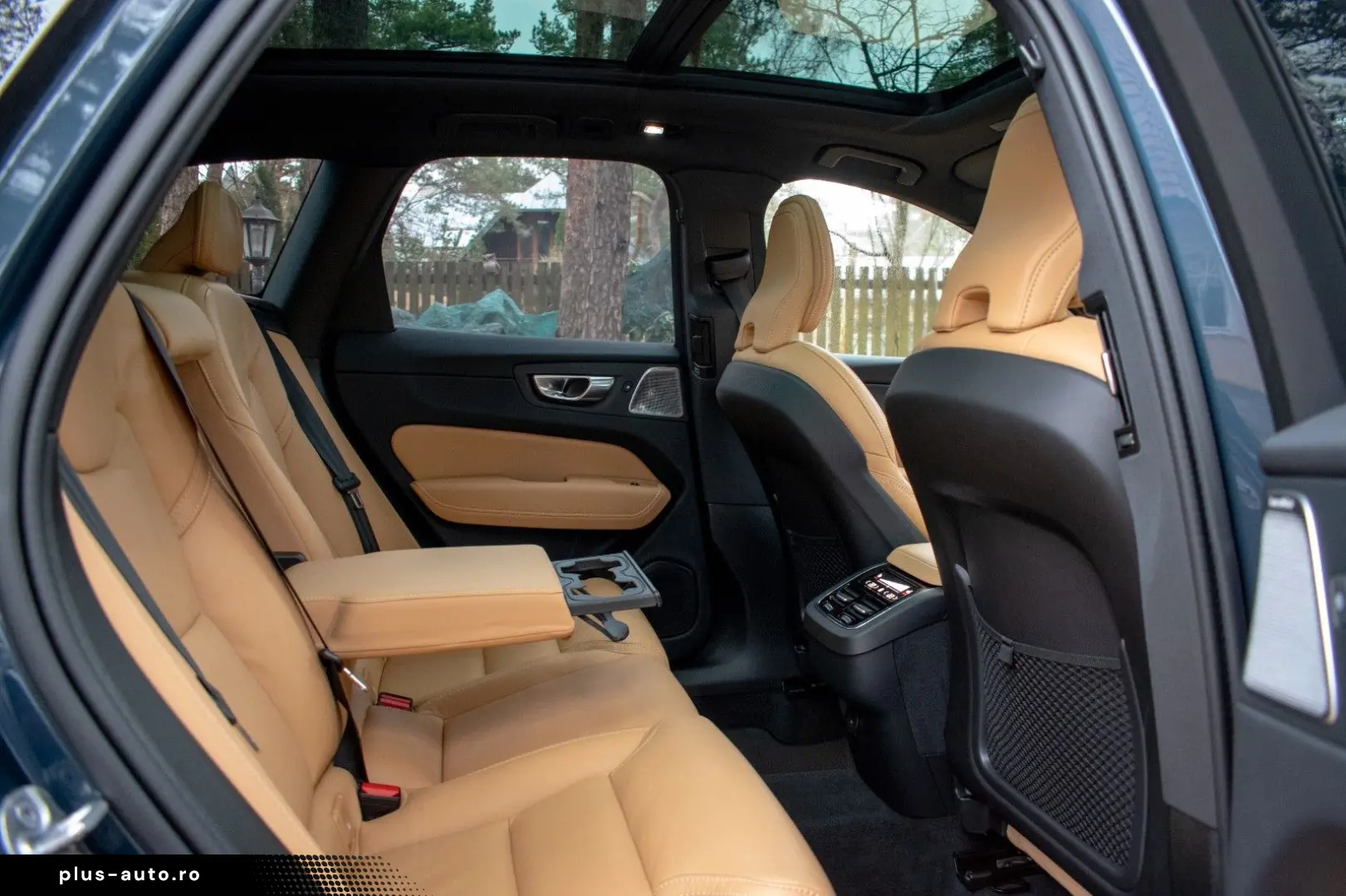 VOLVO XC60 B4 Ultimate DARK B&W Massage 4C FULLOPT