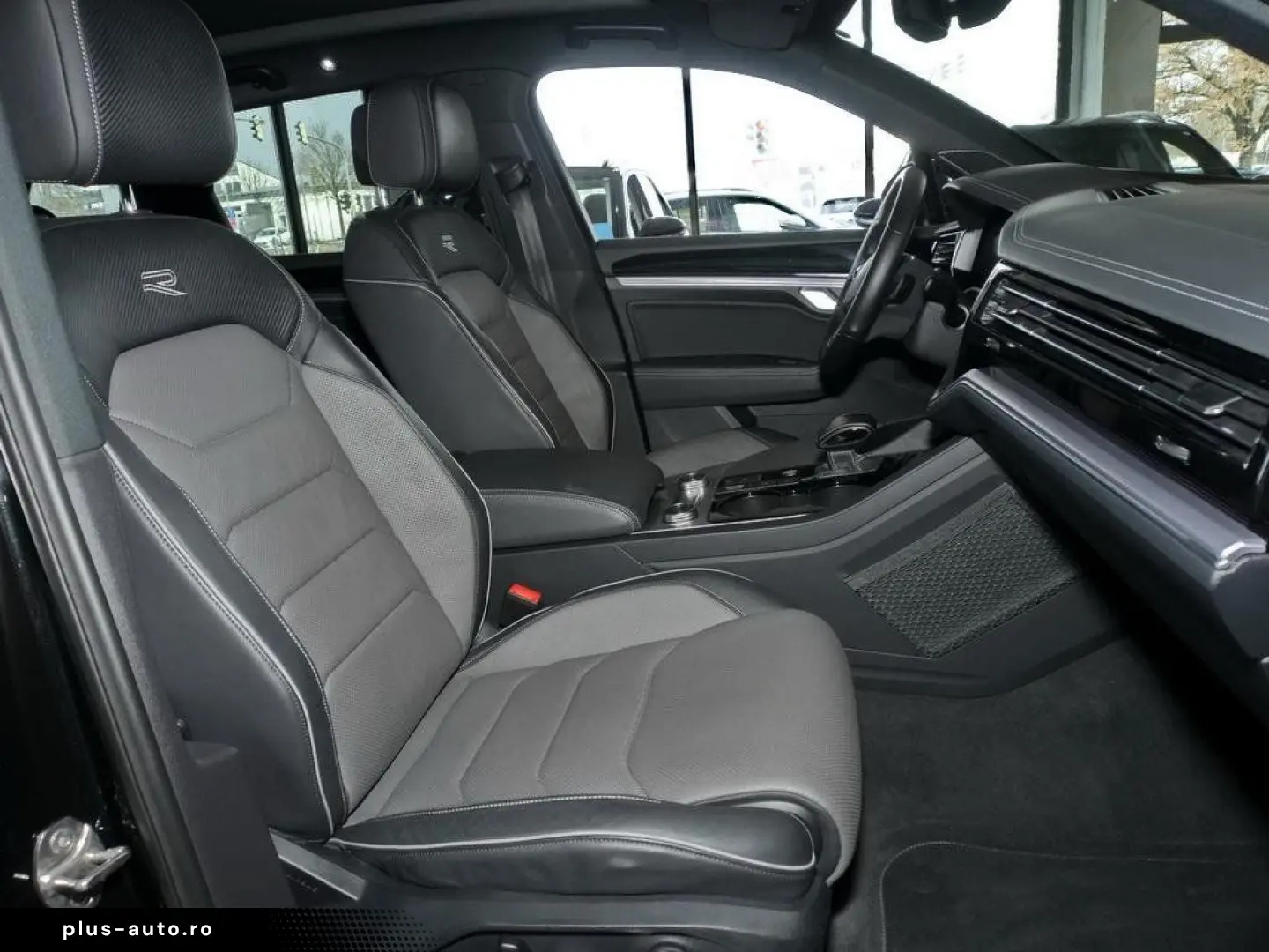 VW Touareg 3.0 TDI DSG R-Line Black-Style 5-J-GAR 2