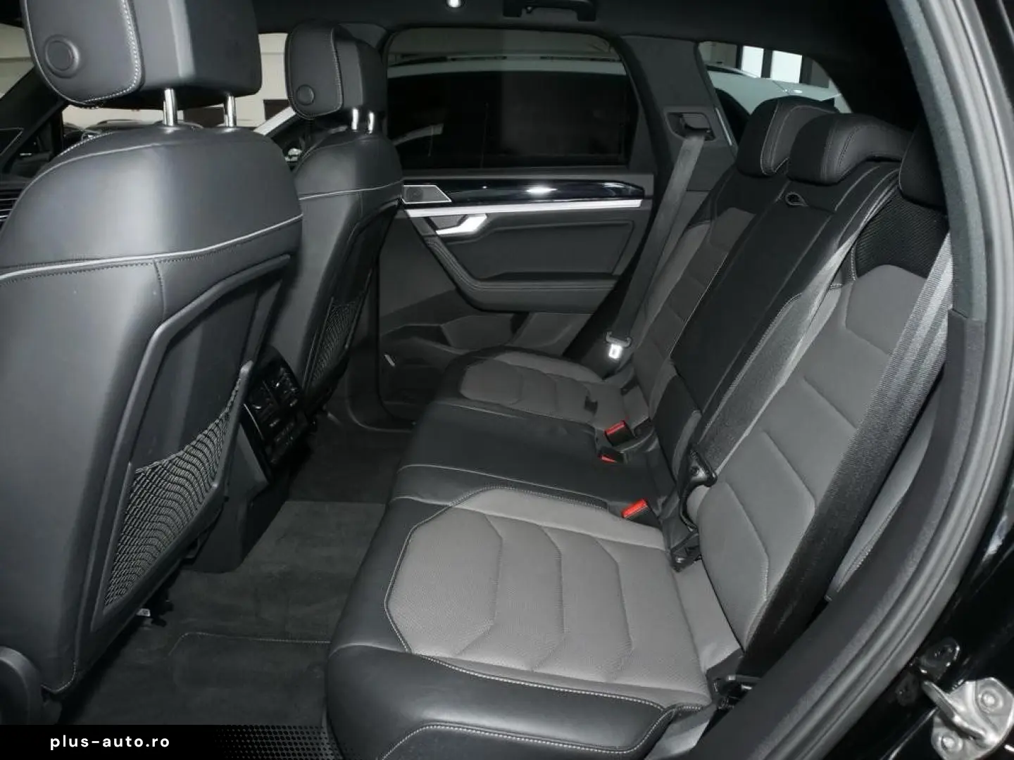 VW Touareg 3.0 TDI DSG R-Line Black-Style 5-J-GAR 2