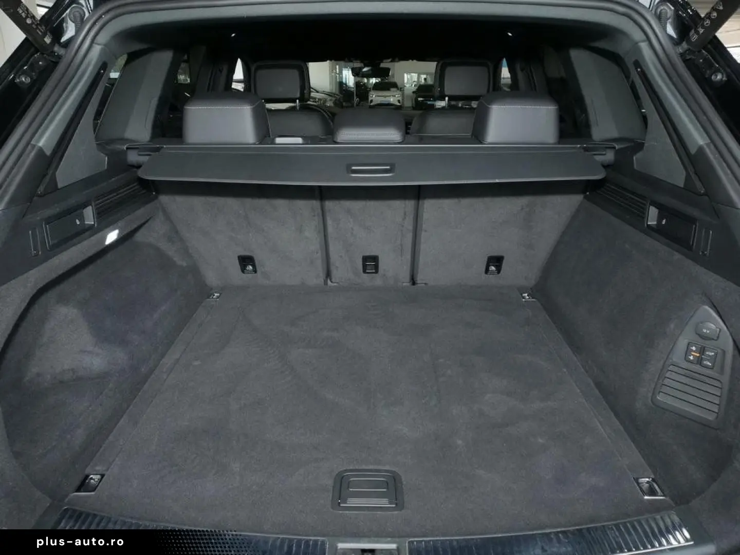 VW Touareg 3.0 TDI DSG R-Line Black-Style 5-J-GAR 2