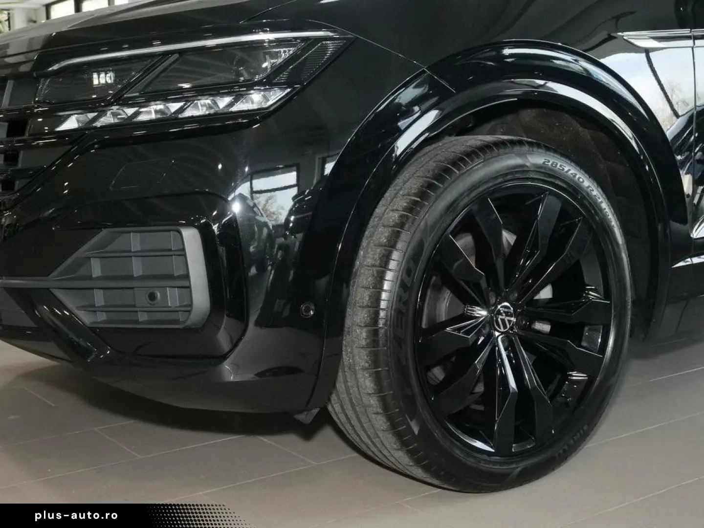 VW Touareg 3.0 TDI DSG R-Line Black-Style 5-J-GAR 2