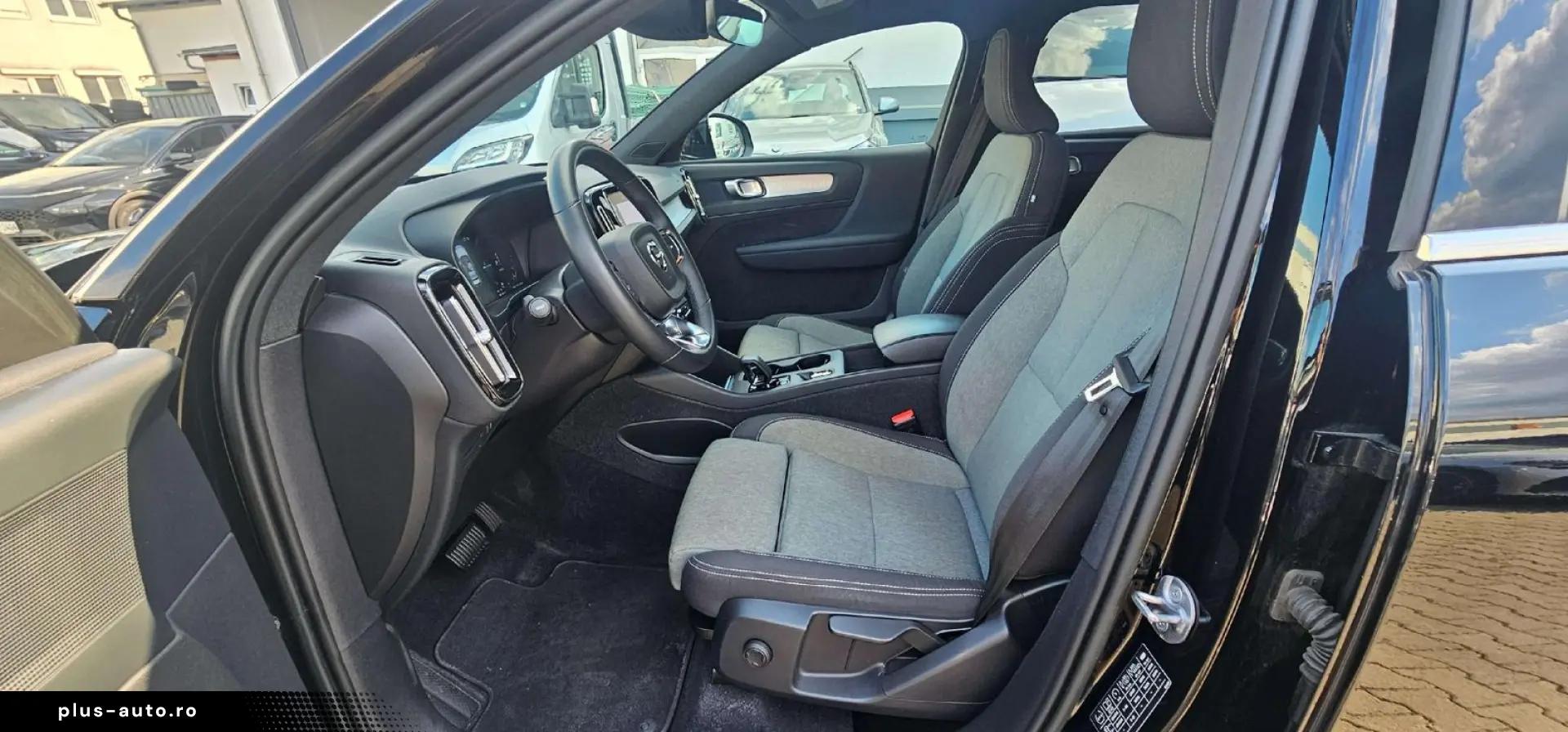 VOLVO XC40 Core Recharge Plug-In Hybrid 2WD