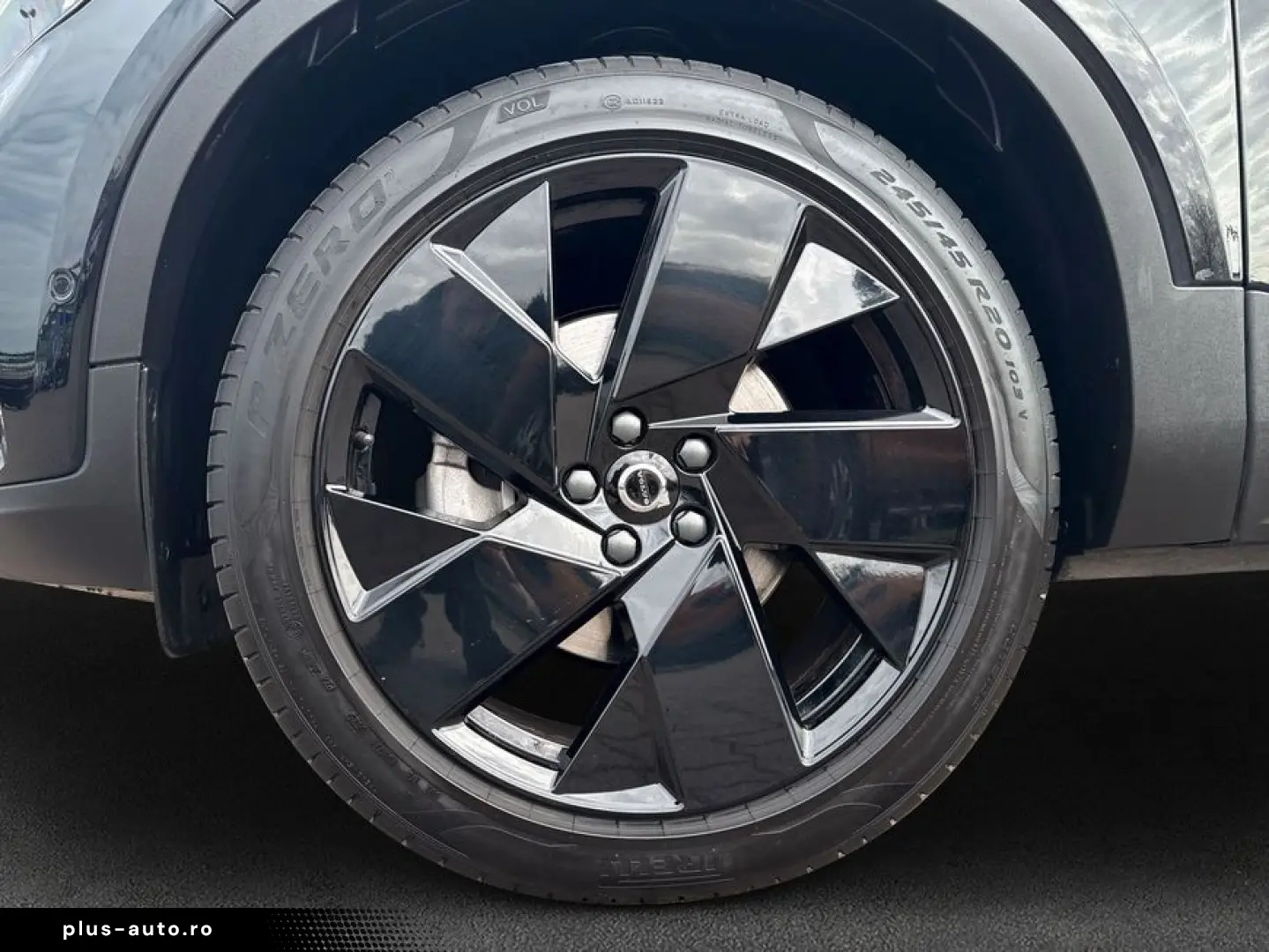 VOLVO XC40 B3 B DKG Plus Black Edition Pano 360 V Priv