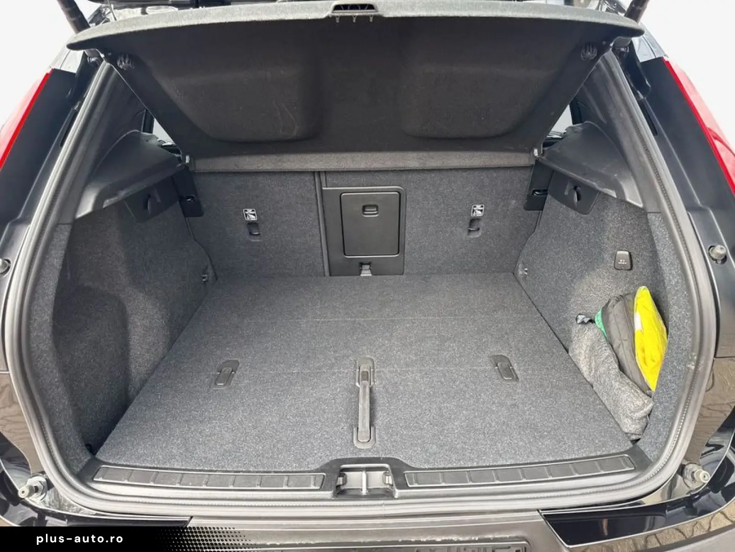 VOLVO XC40 B3 B DKG Plus Black Edition Pano 360 V Priv