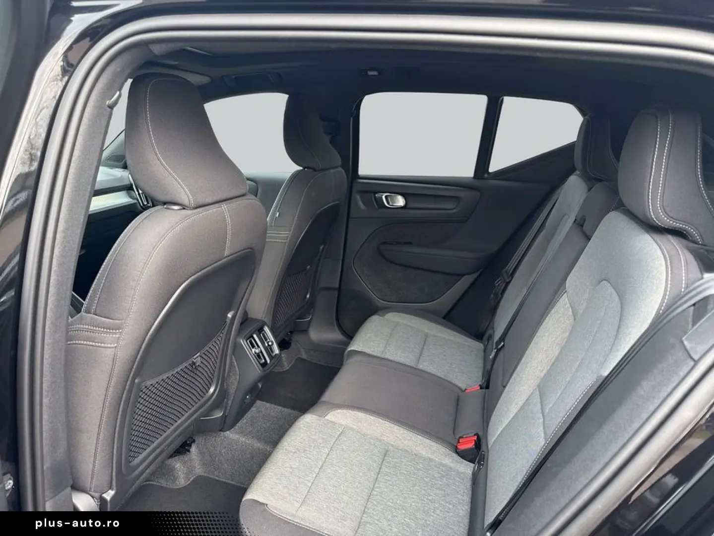 VOLVO XC40 B3 B DKG Plus Black Edition Pano 360 V Priv