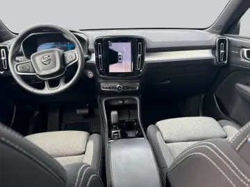 VOLVO XC40 B3 B DKG Plus Black Edition Pano 360 V Priv