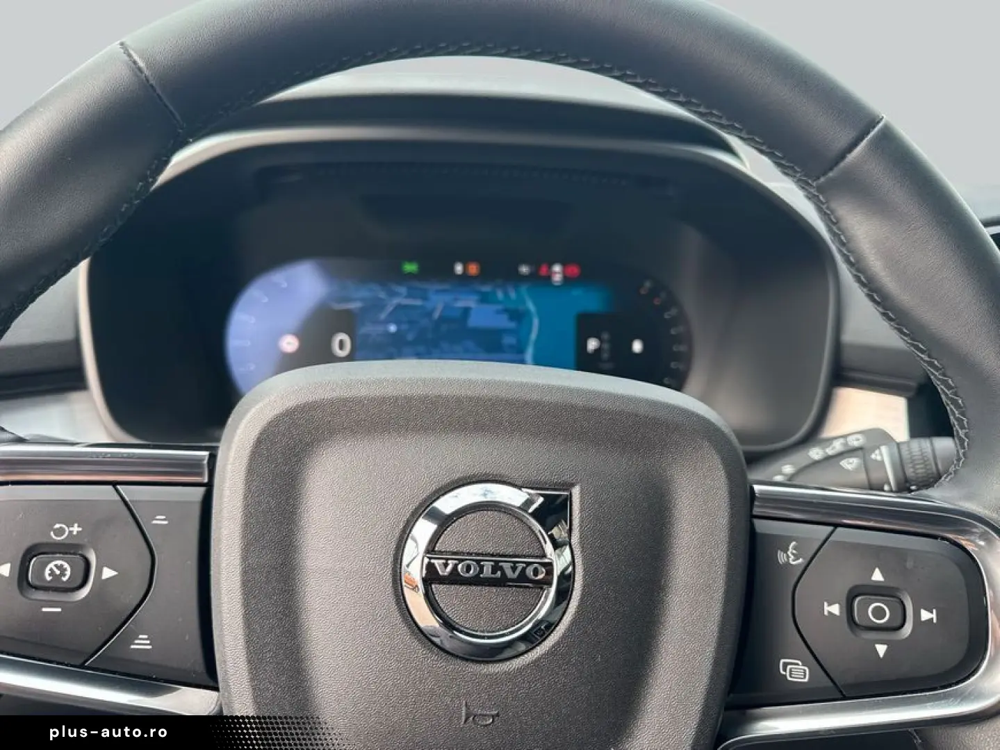 VOLVO XC40 B3 B DKG Plus Black Edition Pano 360 V Priv