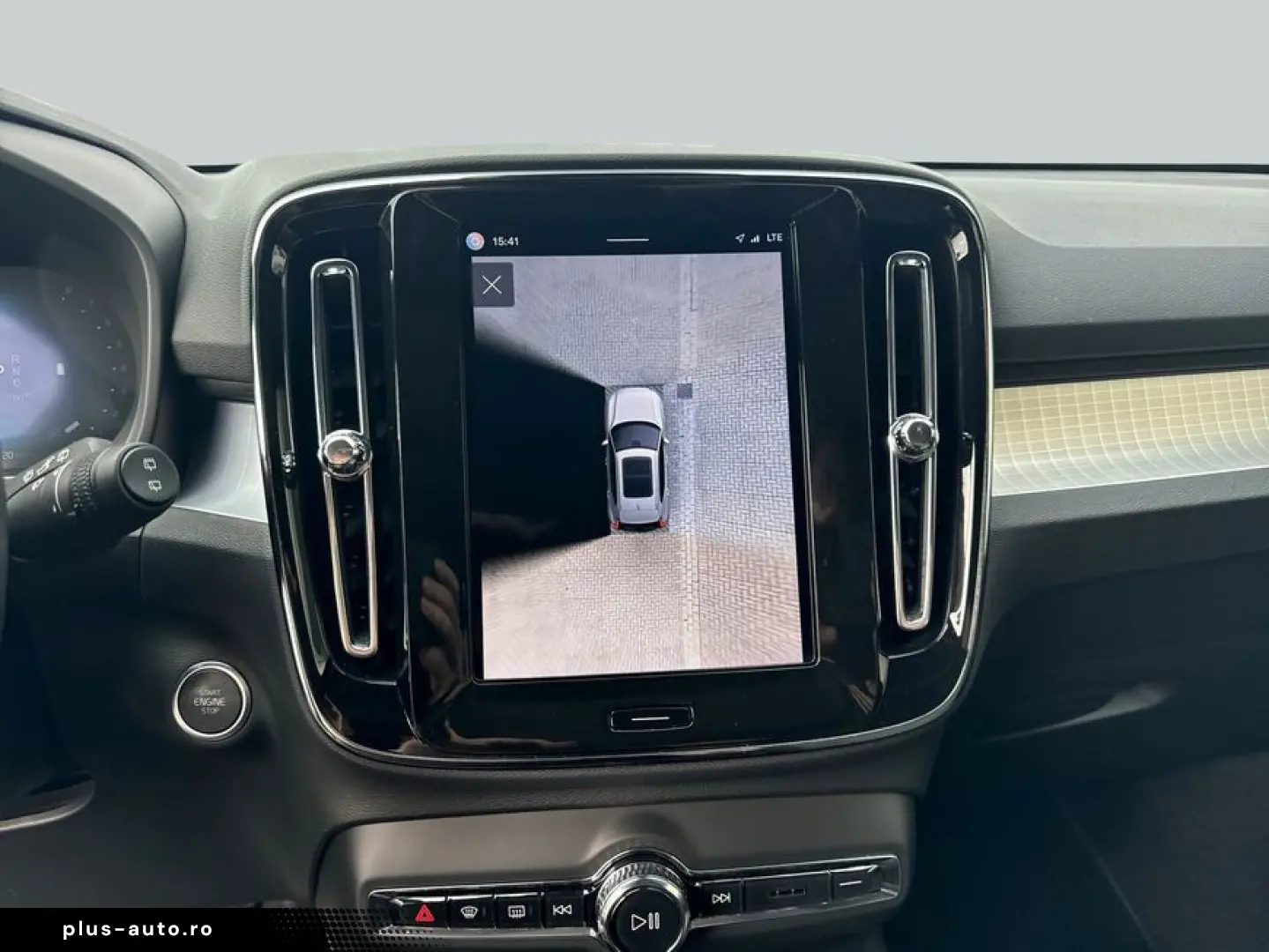 VOLVO XC40 B3 B DKG Plus Black Edition Pano 360 V Priv