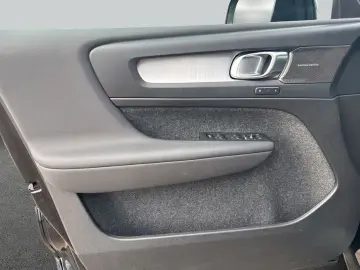 VOLVO XC40 B3 B DKG Plus Black Edition Pano 360 V Priv