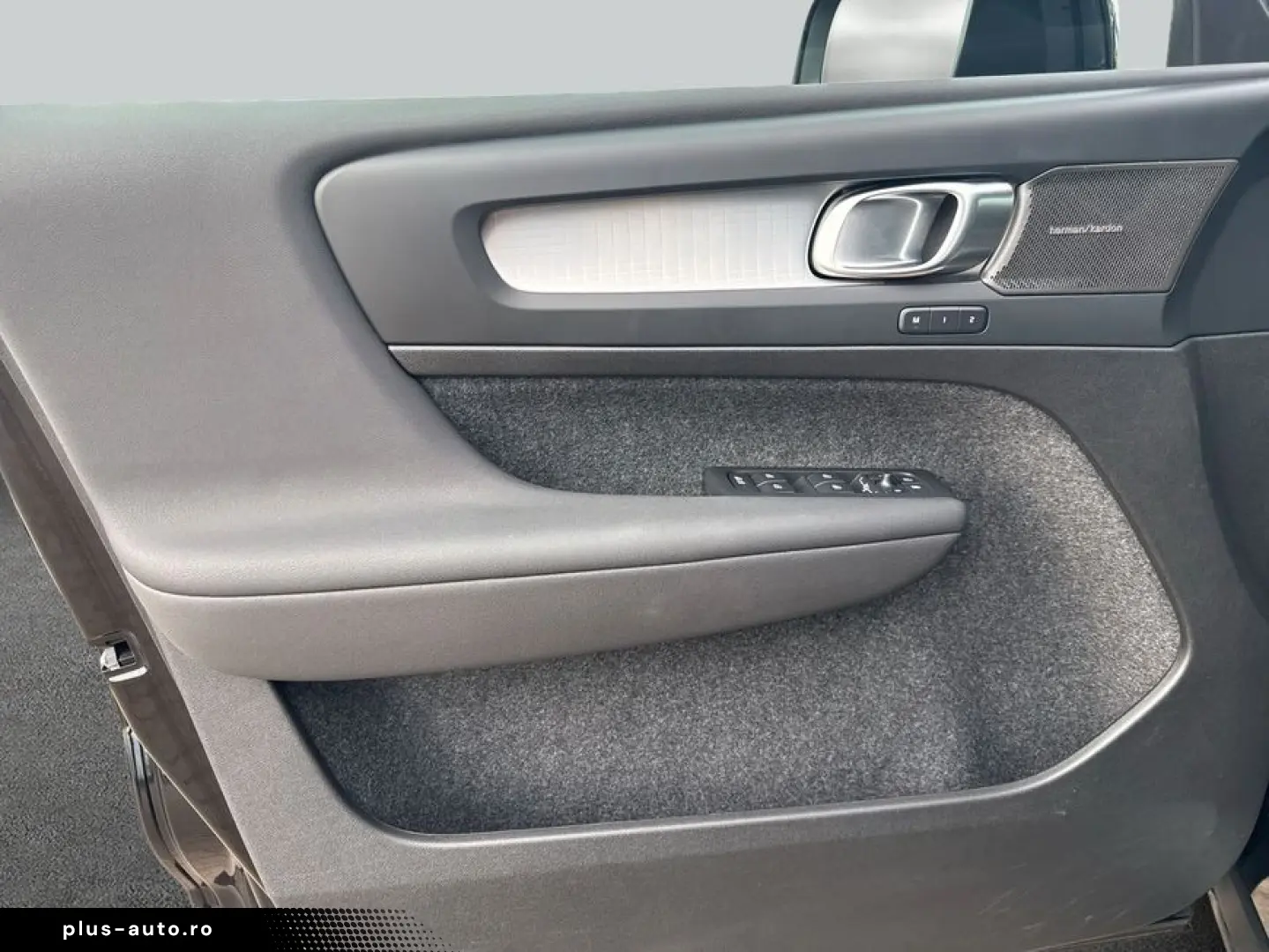 VOLVO XC40 B3 B DKG Plus Black Edition Pano 360 V Priv