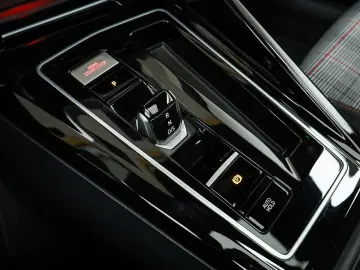 VW Golf GTI 2.0 TSI DSG NAV SHZ H&K Kamera Pano