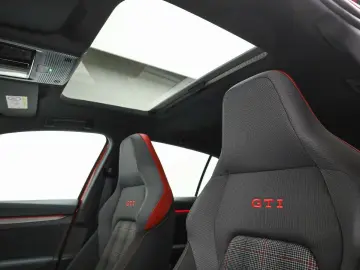 VW Golf GTI 2.0 TSI DSG NAV SHZ H&K Kamera Pano