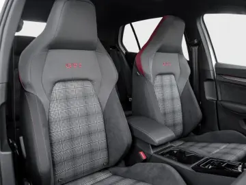 VW Golf VIII GTI LED  Navi Pano AreaView HarmanKard