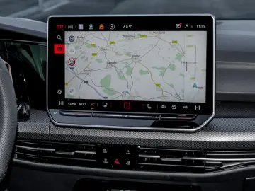 VW Golf VIII GTI LED  Navi Pano AreaView HarmanKard