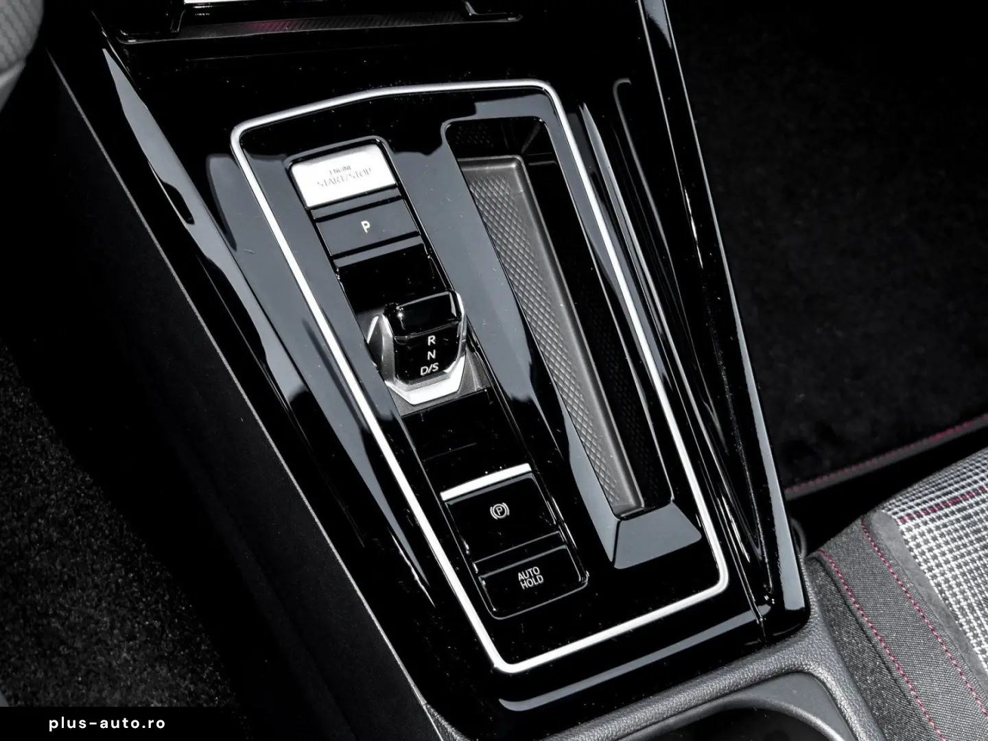 VW Golf VIII GTI LED  Navi Pano AreaView HarmanKard