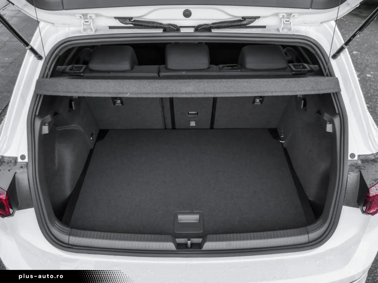 VW Golf VIII GTI LED  Navi Pano AreaView HarmanKard