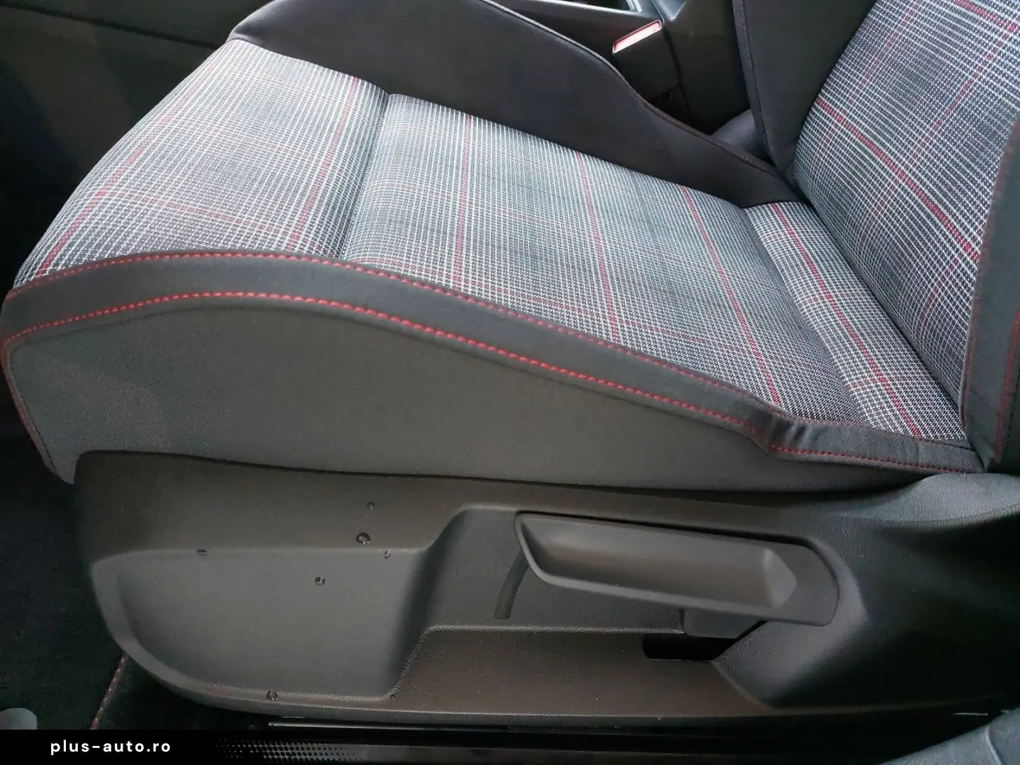VW Golf GTI 2.0 TSI DSG  HeadUp Panodach AHK Navi L