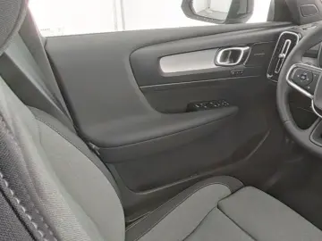 VOLVO XC40 Plus Dark 2WD AHK Digitales Cockpit Memory