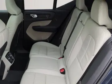 VOLVO XC40 B4 Inscription  360 HK Pano e-Sitze ACC