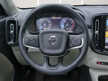 VOLVO XC40 B4 Inscription  360 HK Pano e-Sitze ACC