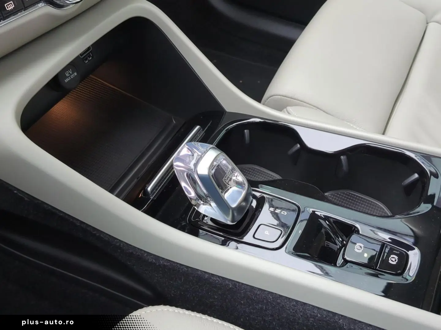 VOLVO XC40 B4 Inscription  360 HK Pano e-Sitze ACC