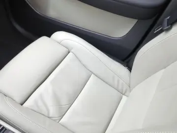 VOLVO XC40 B4 Inscription  360 HK Pano e-Sitze ACC