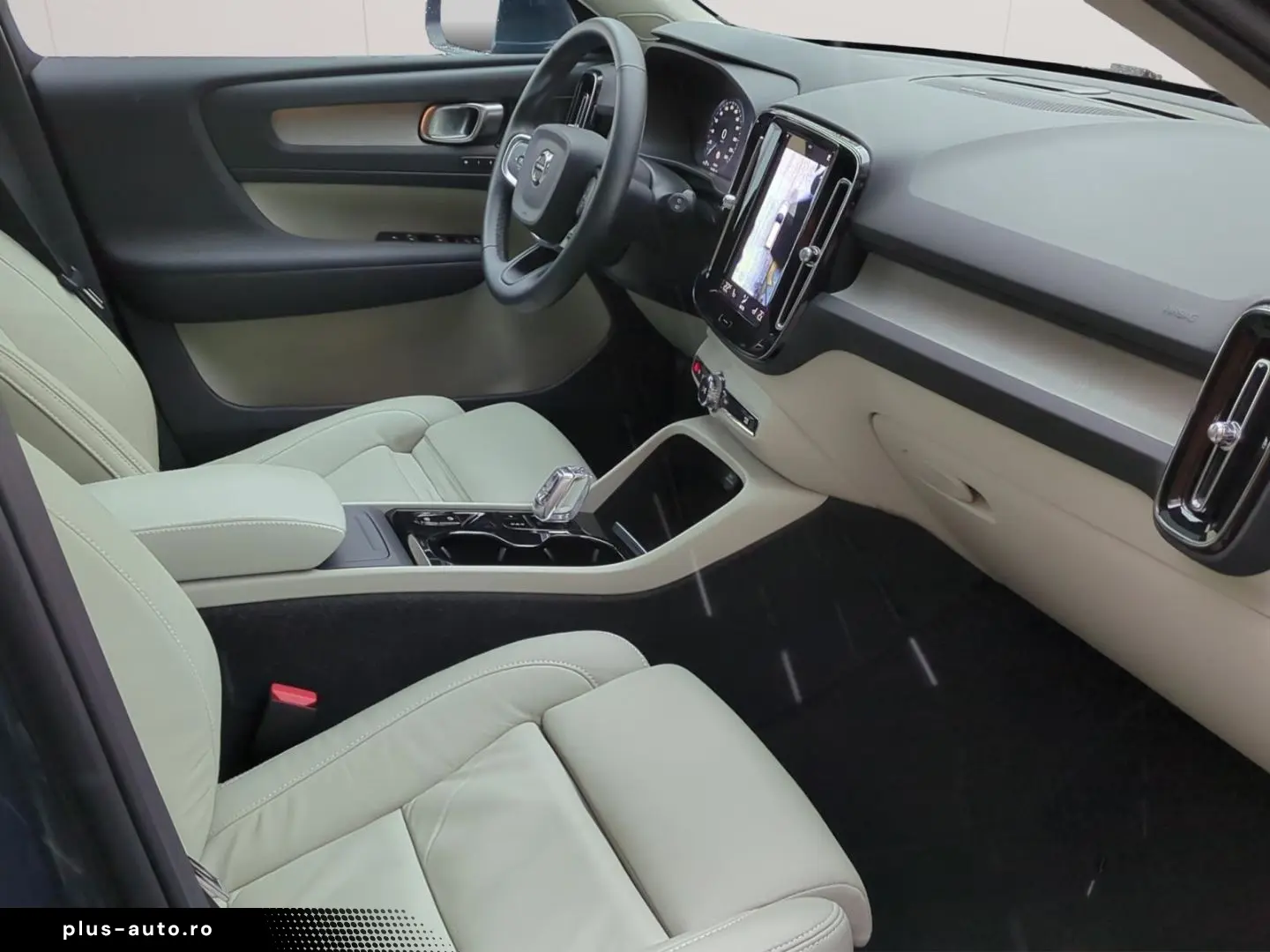 VOLVO XC40 B4 Inscription  360 HK Pano e-Sitze ACC