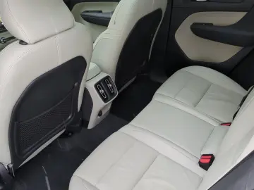 VOLVO XC40 B4 Inscription  360 HK Pano e-Sitze ACC