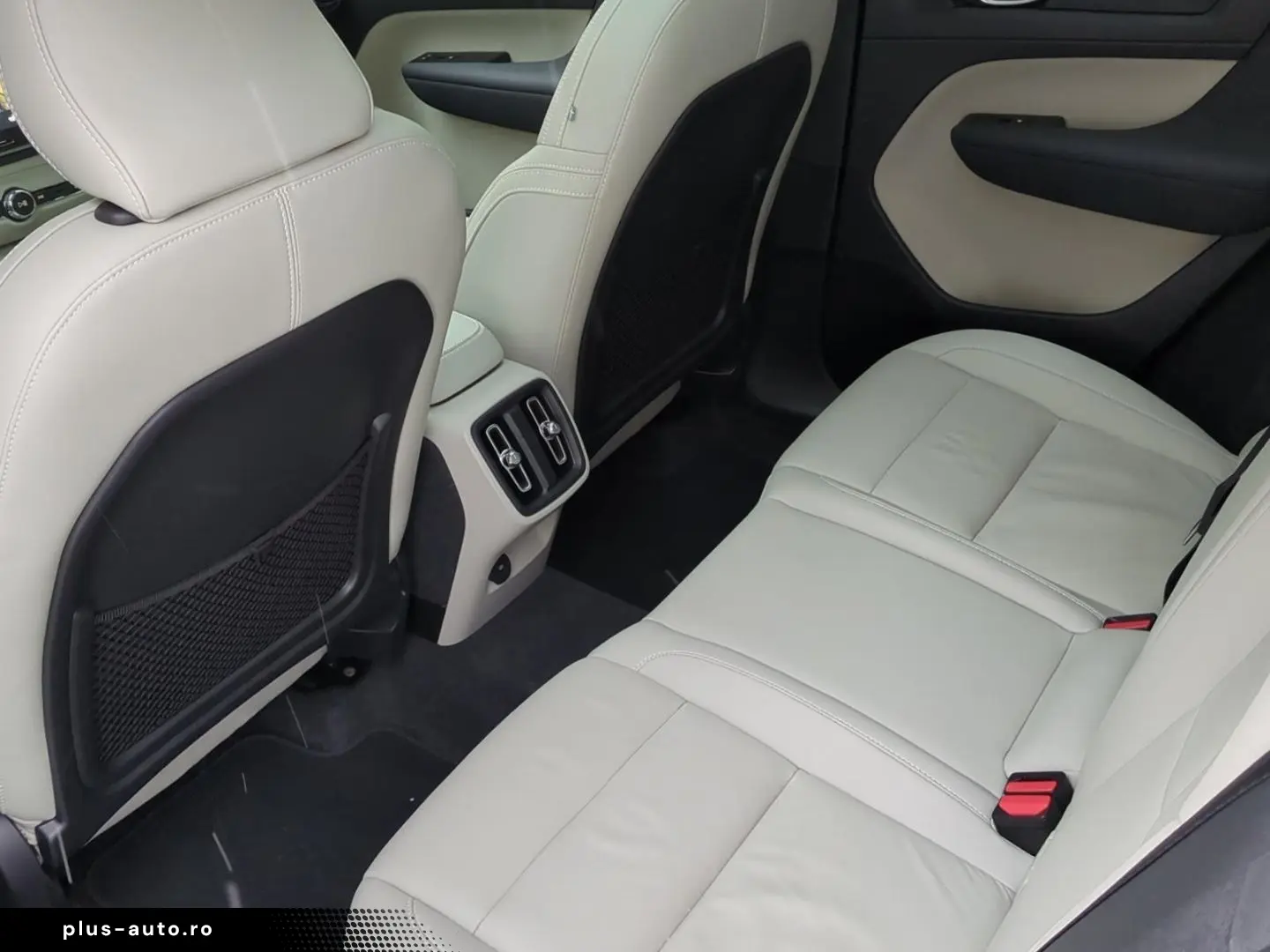 VOLVO XC40 B4 Inscription  360 HK Pano e-Sitze ACC