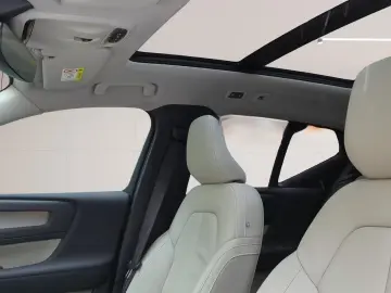 VOLVO XC40 B4 Inscription  360 HK Pano e-Sitze ACC