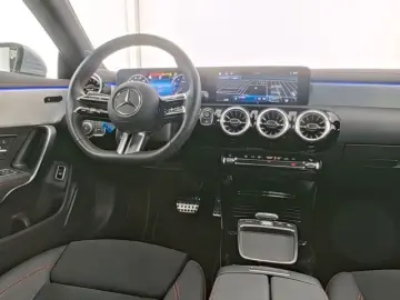 MERCEDES-BENZ CLA 200 Coupé AMG Line Distro 360 K Ke…