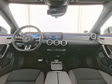 MERCEDES-BENZ CLA 200 Coupé AMG Line Distro 360 K Ke…