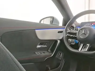 MERCEDES-BENZ CLA 200 Coupé AMG Line Distro 360 K Ke…