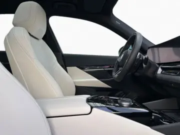 BMW 550e xDr Lim M SPORT AdLED Pano B&W HUD DAPro 20