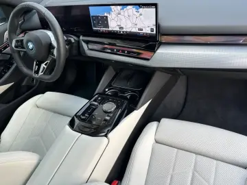 BMW 550e xDr Lim M SPORT AdLED Pano B&W HUD DAPro 20