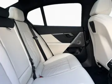 BMW 550e xDr Lim M SPORT AdLED Pano B&W HUD DAPro 20