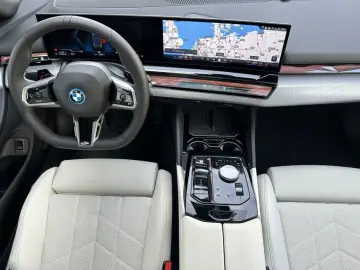 BMW 550e xDr Lim M SPORT AdLED Pano B&W HUD DAPro 20