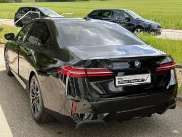 BMW 550e M Sport ACC IntAktL.PanoD.SuView.Sitzbel.19